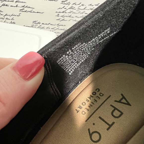 Apt. 9 Black and Gold Heels with Elegant Design - Picture 4 of 4